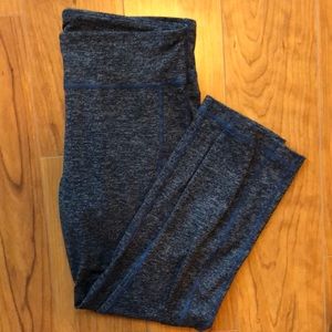 Under Armour 7/8 length navy pattern leggings
